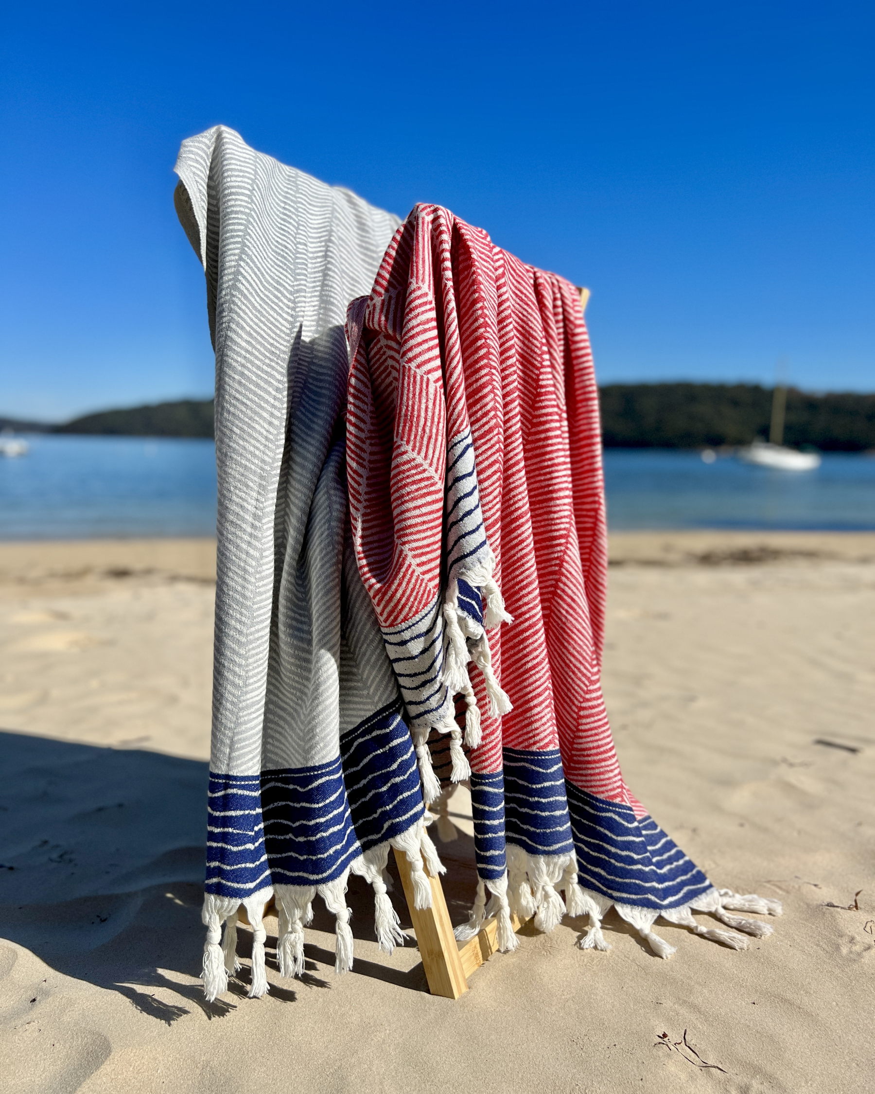 Whale Beach – Red & Navy