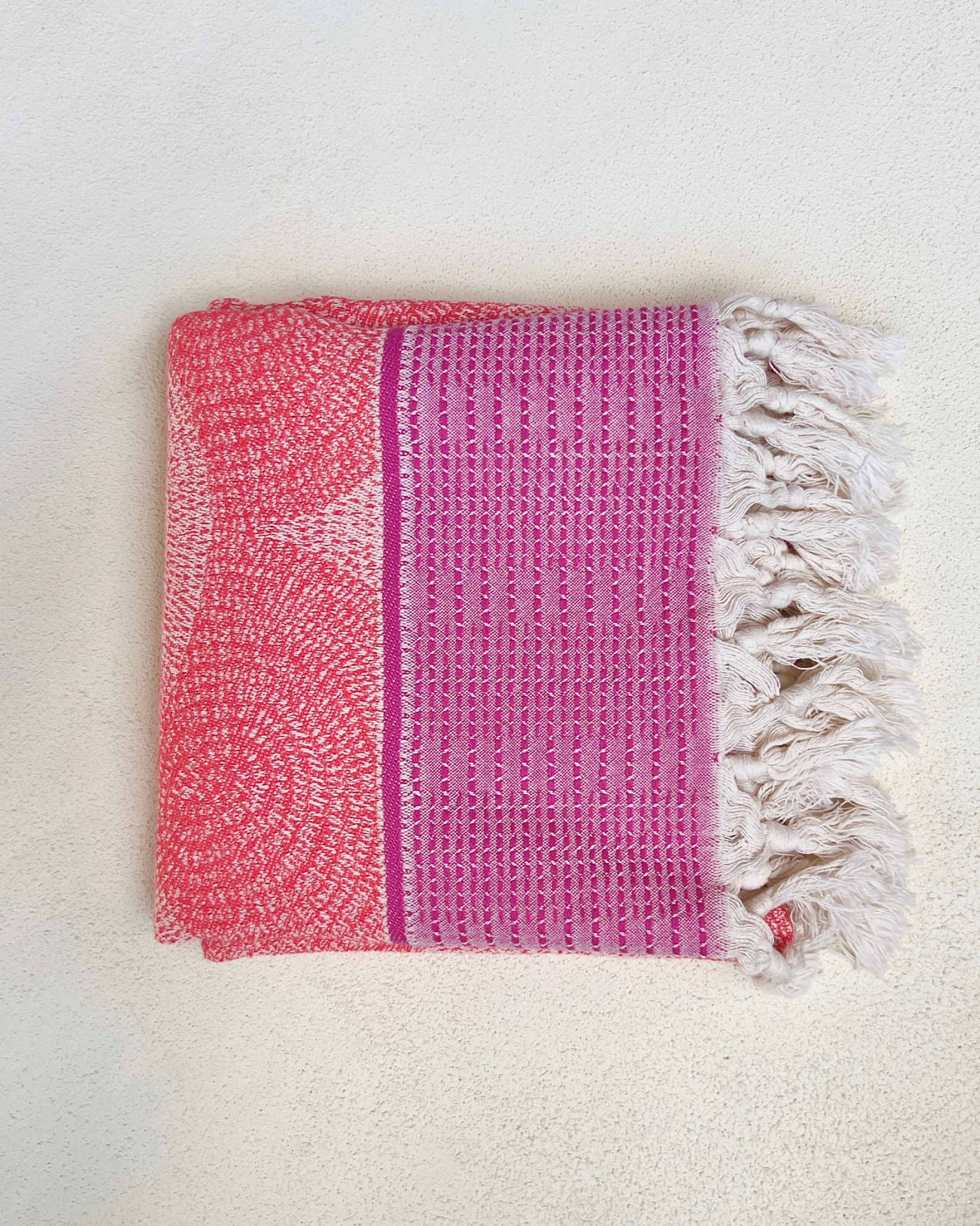Shelly Beach Towel – Red & Fushia