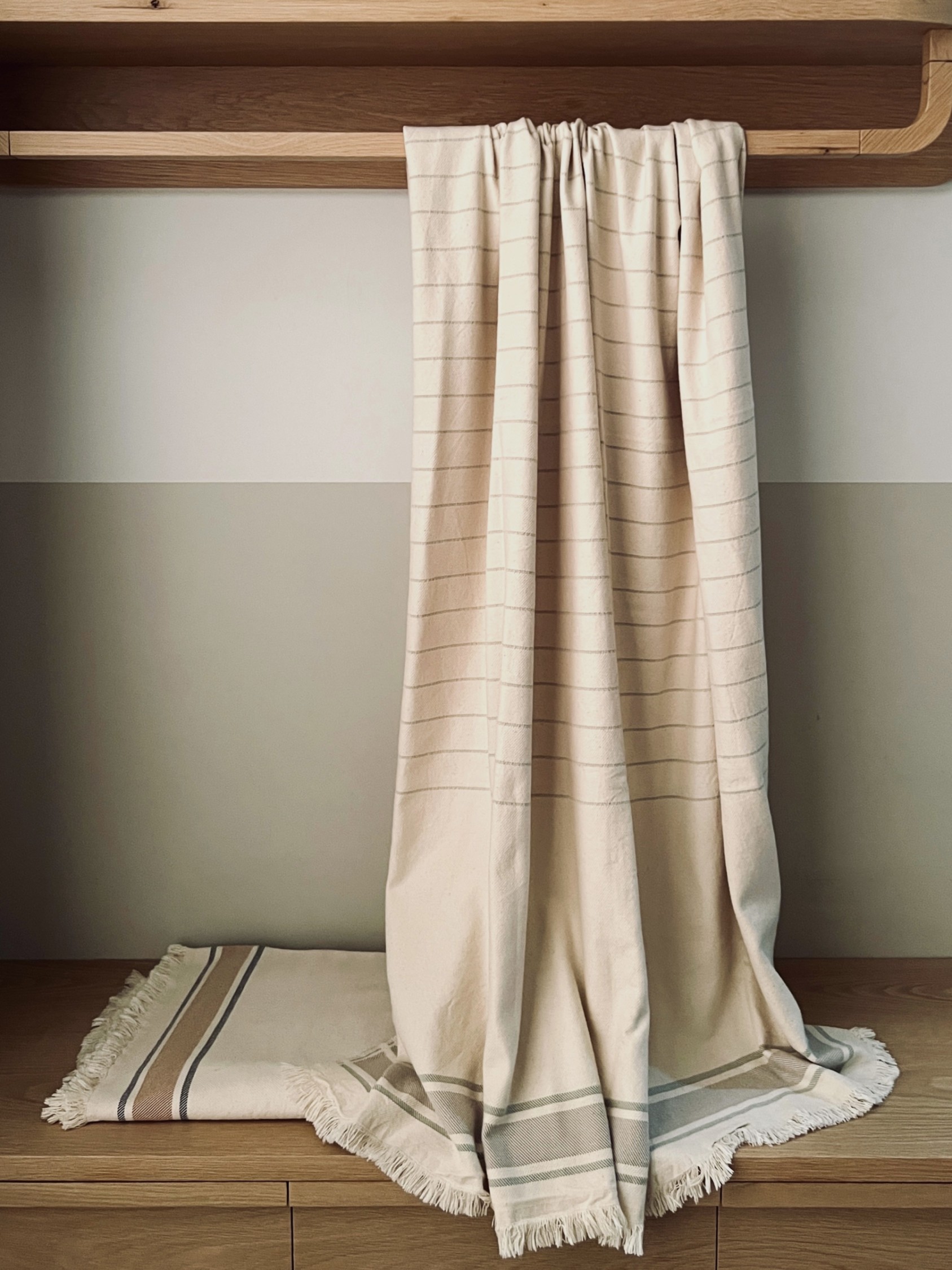 Cooloola Throw – Sage & Latte